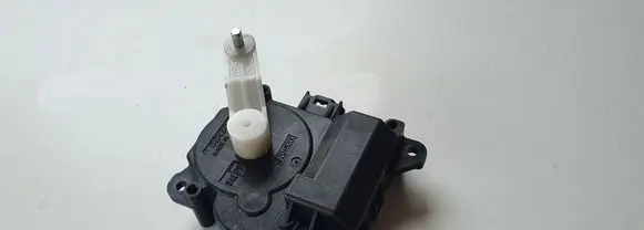 Lexus RX 330 - 350 - 400H A/C air flow flap actuator/motor 