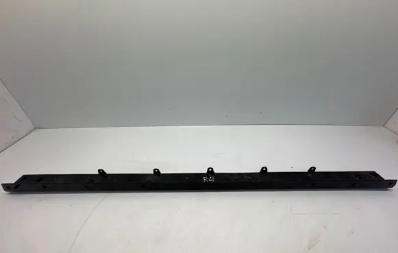Rear bumper mounting bracket