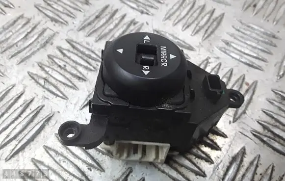 Nissan Navara Wing mirror switch
