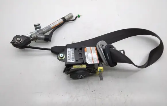 Honda CR-V Front seatbelt