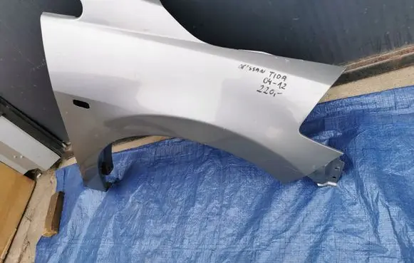 Nissan Tiida C11 Fender