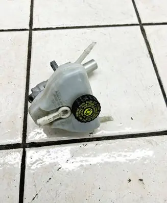 Mercedes-Benz C W205 Master brake cylinder A2054300002