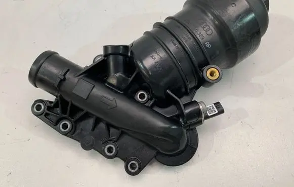 Oil filter mounting bracket