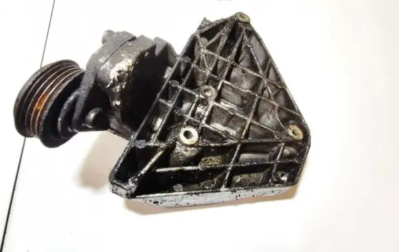 Volkswagen PASSAT B5.5 Engine mounting bracket 06B260885D