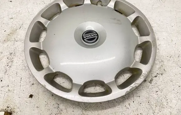 Volvo V70 R15 wheel hub/cap/trim 08666832