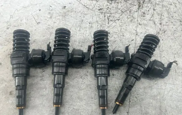 Volkswagen Caddy Fuel injectors set 0414720215