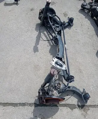 BMW 2 F46 Rear axle beam with reductor 6851560
