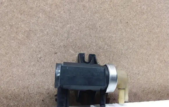Citroen C5 Turbo solenoid valve 70163300 9661960380