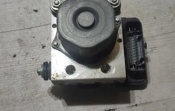 Mercedes-Benz A W176 ABS Pump A0004313700