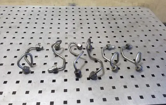 Jeep Grand Cherokee Fuel injector supply line/pipe 