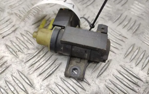 Mercedes-Benz Vito Viano W447 Turbo solenoid valve 8200790180