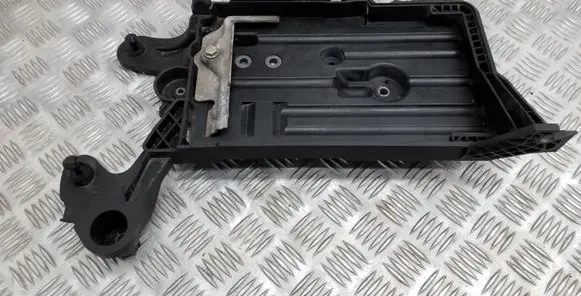Volkswagen Golf VII Battery tray 5Q0915321H 5Q0915331J
