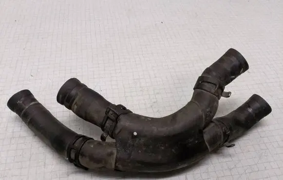 Volkswagen Golf V Engine coolant pipe/hose 8244R