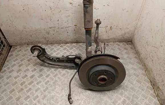 Rear wheel hub spindle/knuckle