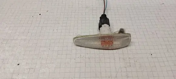 Mitsubishi Outlander Front fender indicator light