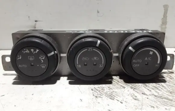 Nissan X-Trail T30 Climate control unit