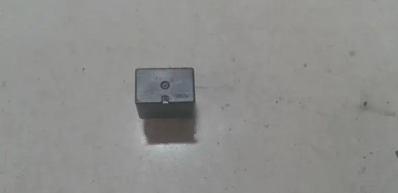 Mitsubishi Outlander Other relay MR588567