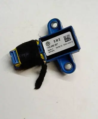 Volkswagen Scirocco Airbag deployment crash/impact sensor 1K8955557T1 1K8955557 5WK4400802