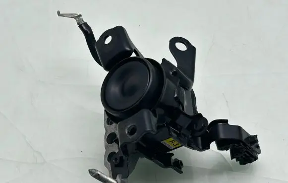 Toyota RAV 4 (XA50) Engine mount bracket 1230525040 L6010718