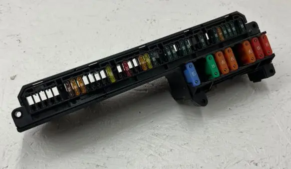 BMW 5 E60 E61 Fuse module 6957330
