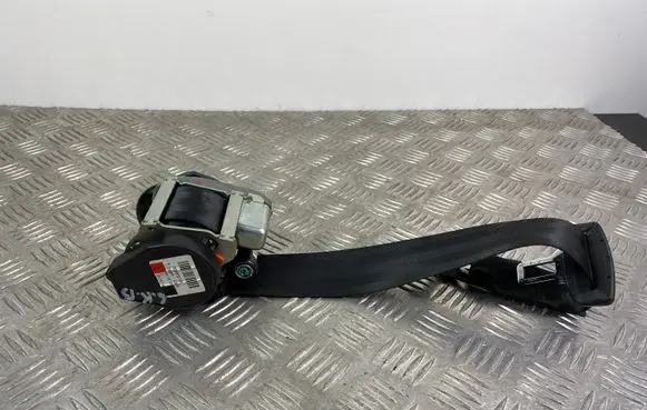 Volvo XC90 Third row seat belt 