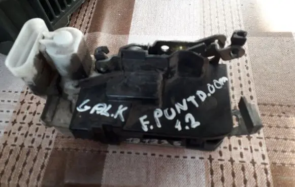 Fiat Punto (188) Rear door lock