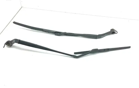 Nissan Qashqai J12 Front wiper blade arm