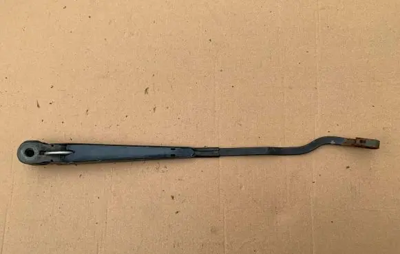 Mercedes-Benz W123 Front wiper blade arm