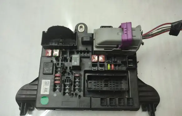 Opel Insignia A Fuse module 22737769