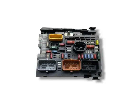 Peugeot 308 Fuse module 9664706280