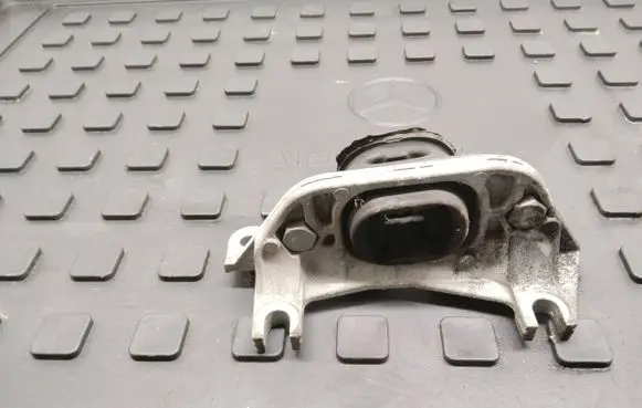 Mercedes-Benz Citan W415 Engine mount bracket 8200277212