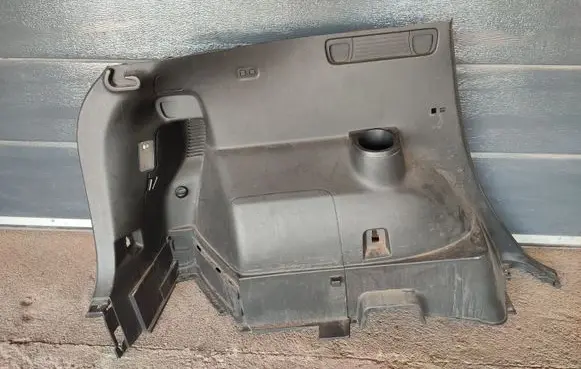 Trunk/boot side trim panel