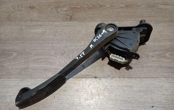 Volvo S60 Accelerator throttle pedal 6PV00853712 30683516