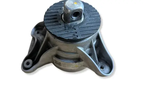 Mercedes-Benz CLS C257 Engine mount bracket A2052408600