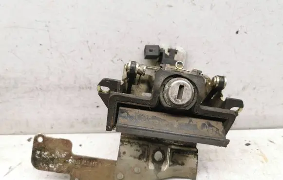 Skoda Octavia Mk2 (1Z) Tailgate/trunk/boot lock/catch/latch 1J9827565A