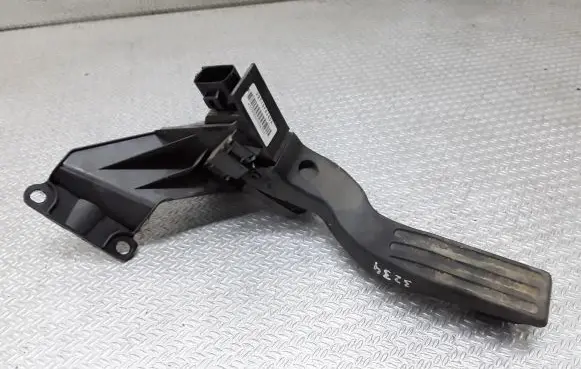 Ford Mondeo Mk III Accelerator throttle pedal 2S719F836DA