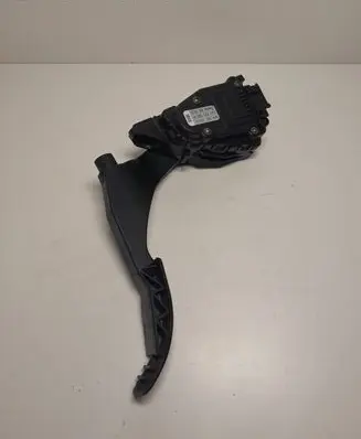 Accelerator throttle pedal