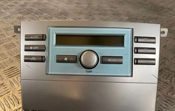 Toyota Corolla Verso E121 Climate control unit 559000F020 559020F010