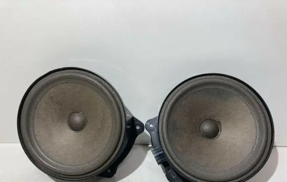 Audi A2 Front door speaker 8Z0035411
