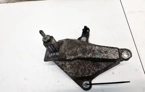 Nissan Micra Engine mounting bracket 