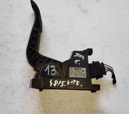 Mercedes-Benz Vito Viano W639 Accelerator throttle pedal A6393000604 0281002561