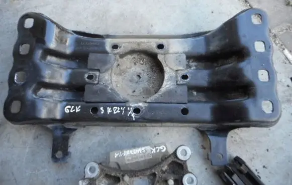 Mercedes-Benz GLK (X204) Gearbox mounting bracket A2042401202