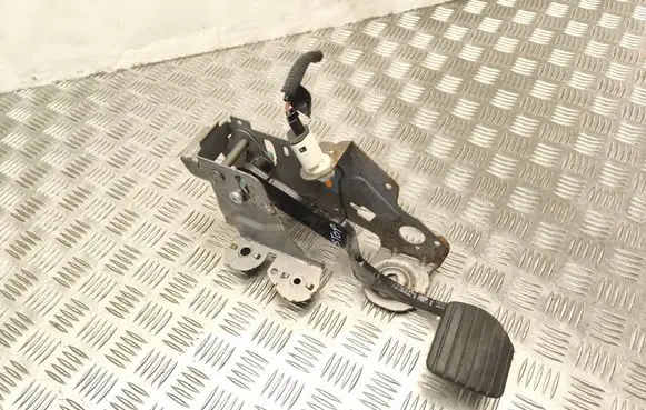 Renault Megane III Brake pedal 465010015R
