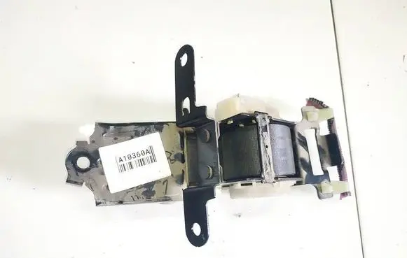 Middle seatbelt (rear)