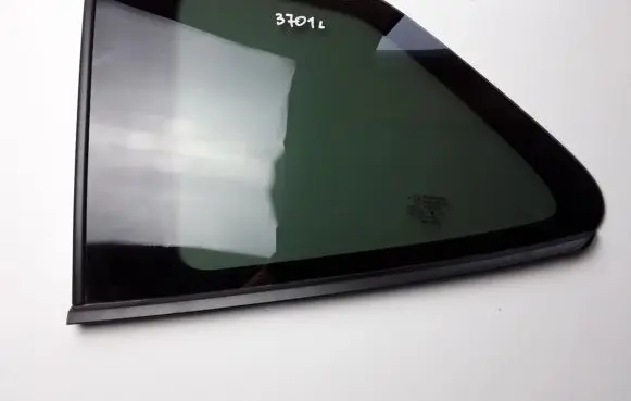 Subaru Forester SK Rear side window E643R006714