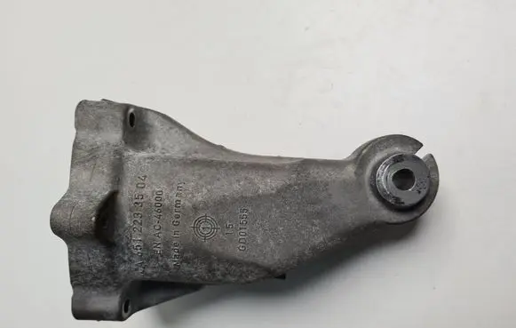 Mercedes-Benz C W204 Engine mounting bracket A6512233504