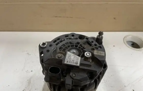 Volkswagen Golf V Generator/alternator 03C903023D 0124325128