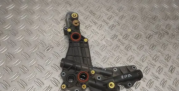 Toyota RAV 4 (XA40) Oil filter mounting bracket 