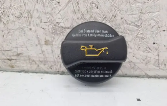 Volkswagen Polo IV 9N3 Oil filler cap 026103485E