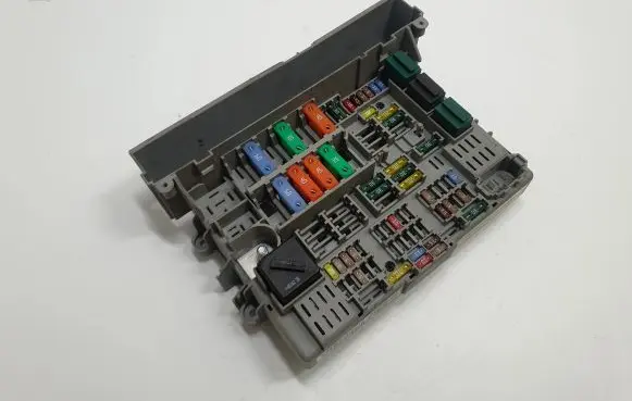 BMW 1 E81 E87 Fuse module 6906623 61146906623 61146978272
